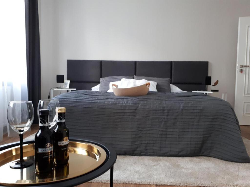 Marzec Apartamenty Gniezno Esterno foto
